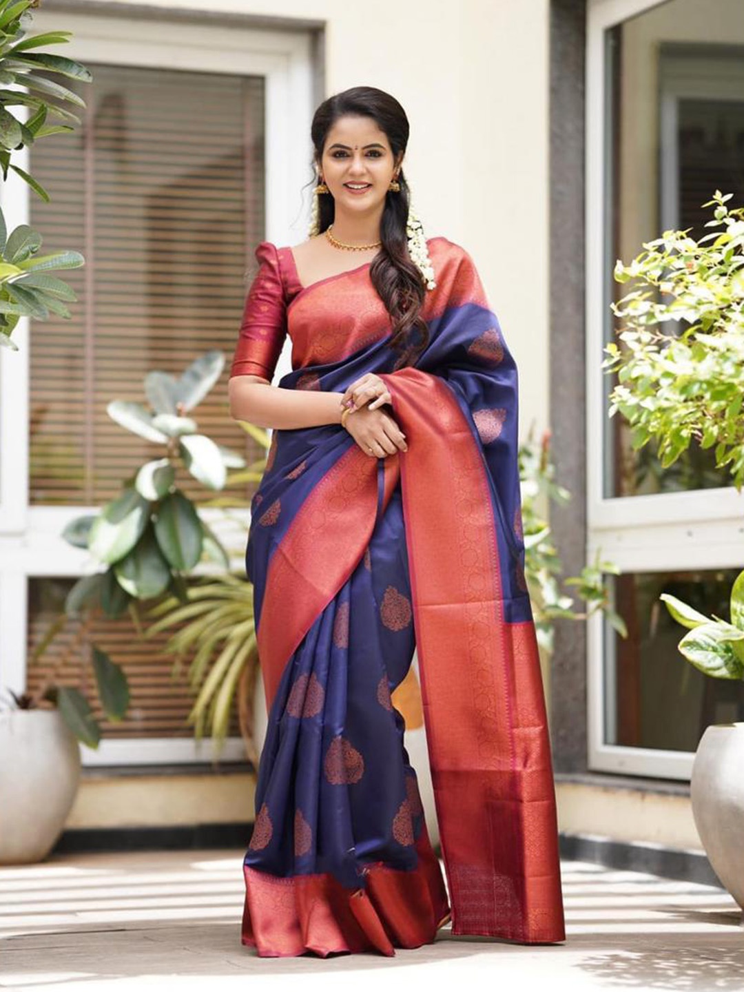 

Wuxi Woven Design Zari Pure Silk Banarasi Saree, Blue
