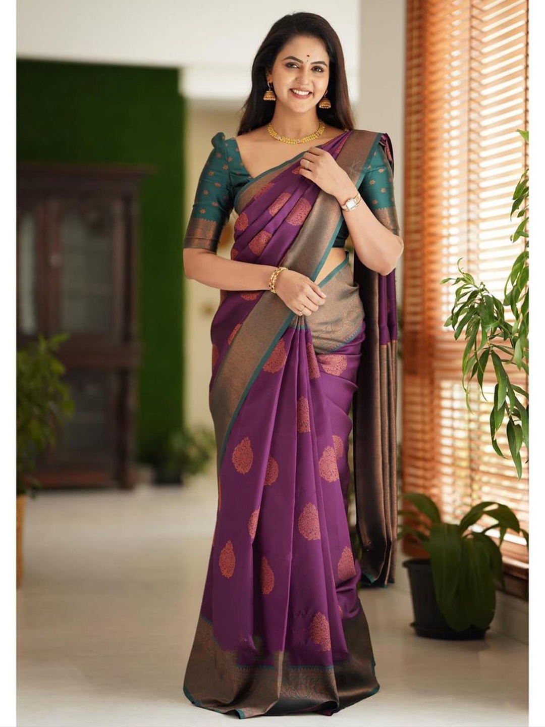 

Jinax Woven Design Zari Pure Silk Banarasi Saree, Magenta