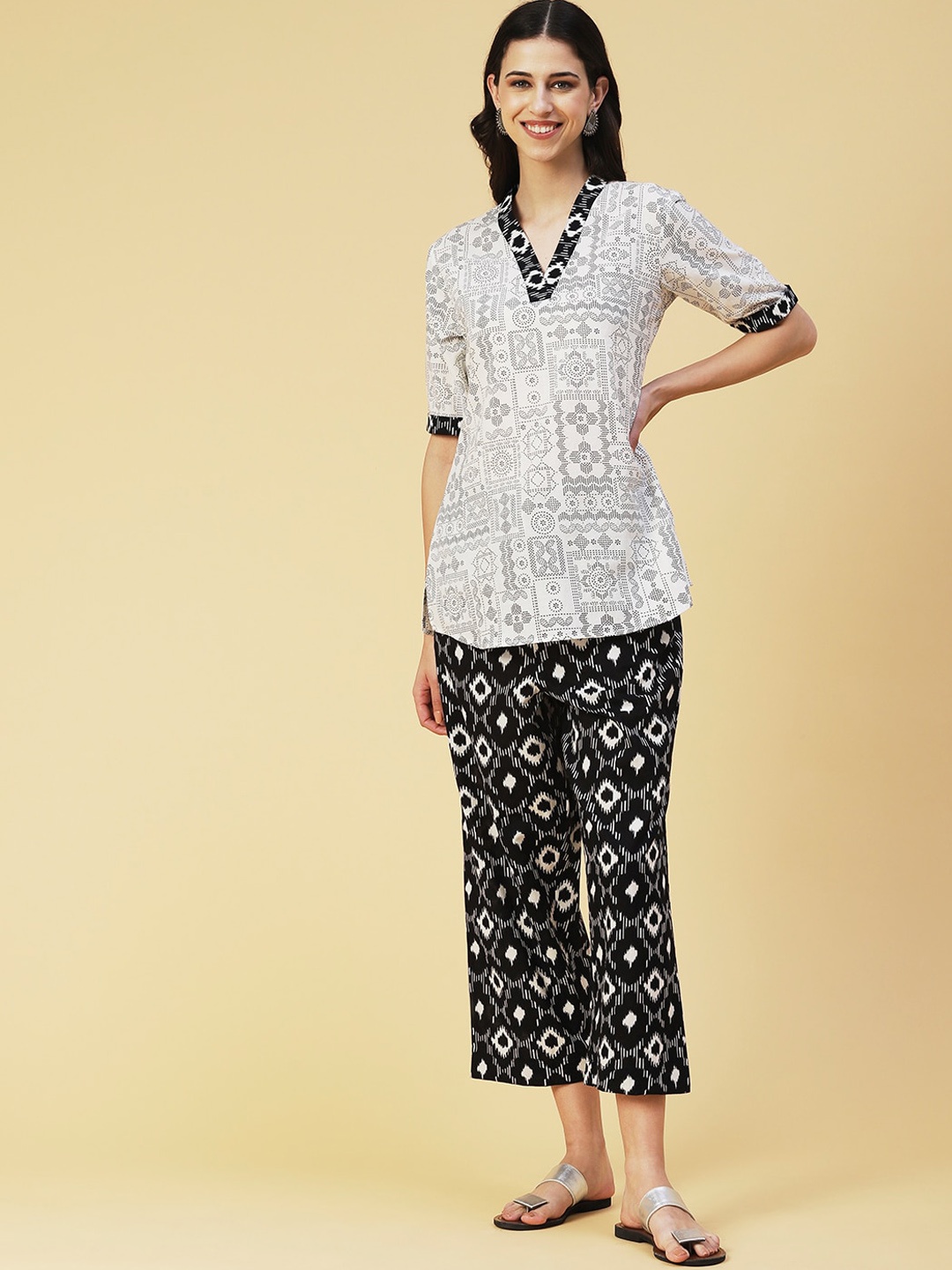 

FASHOR Women 2-Pieces Printed V-Neck Top with Lounge Pants, White