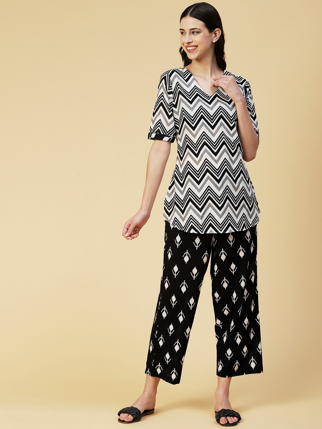 

FASHOR Women Women 2-Pieces Printed V-Neck Top with Lounge Pants, Black