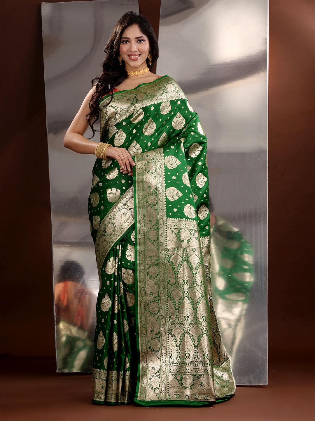 

Charukriti Ethnic Motifs Woven Design Zari Banarasi Saree, Green