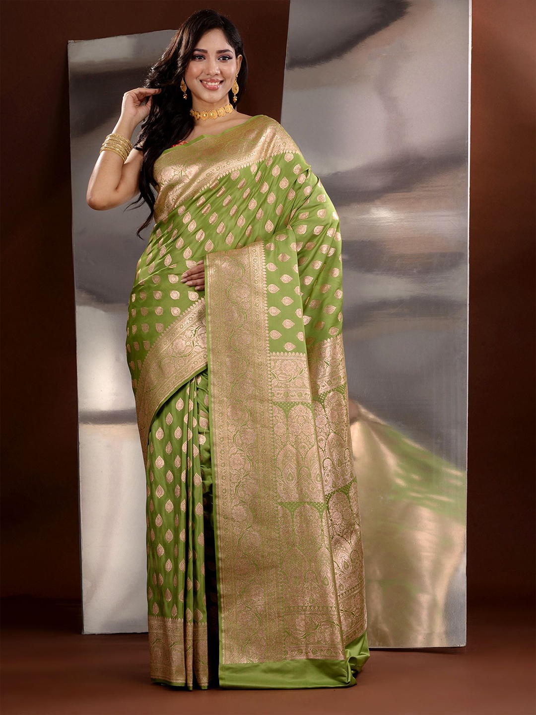 

Charukriti Woven Design Zari Banarasi Saree, Green
