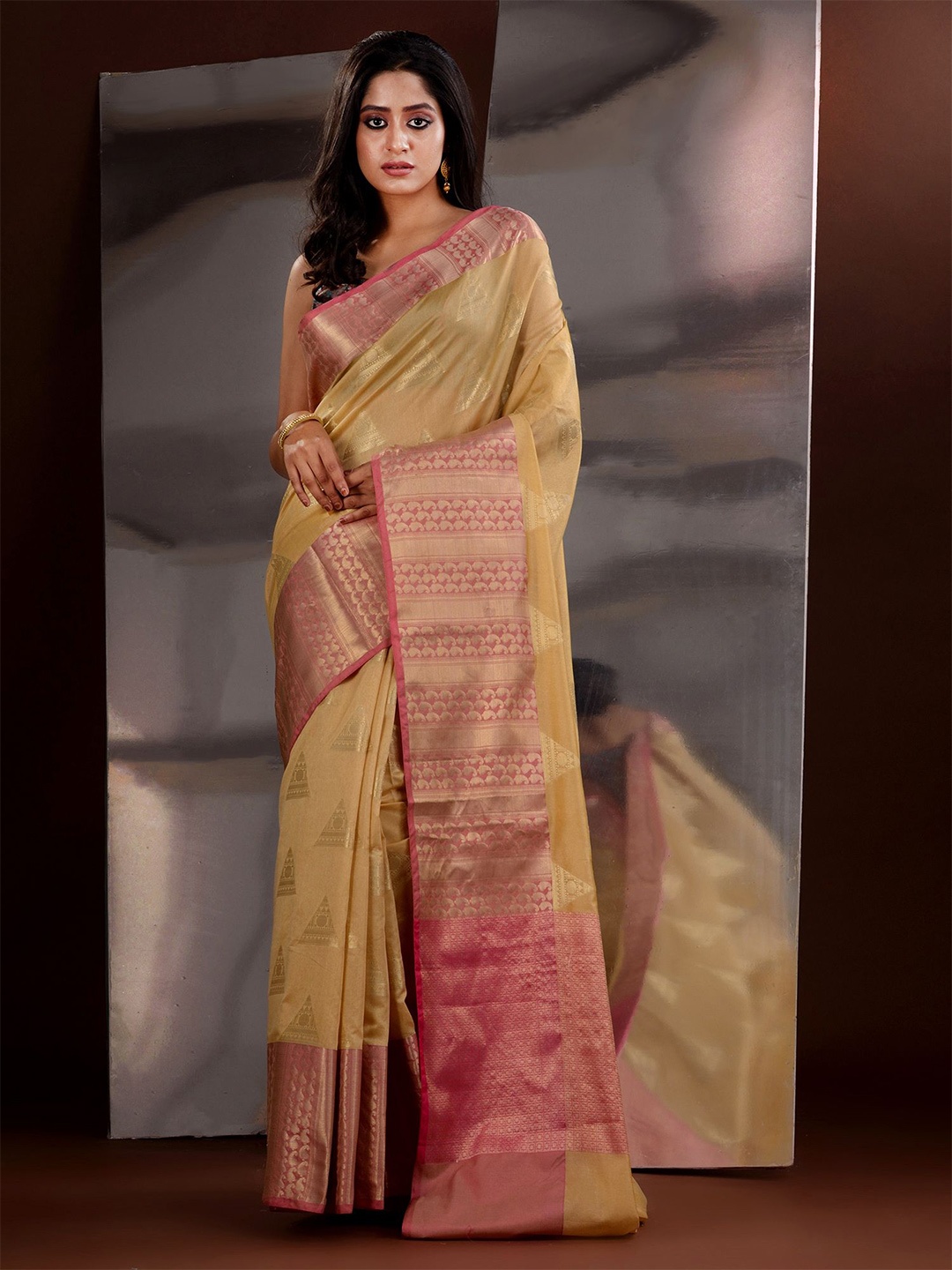 

Charukriti Woven Design Zari Saree, Beige
