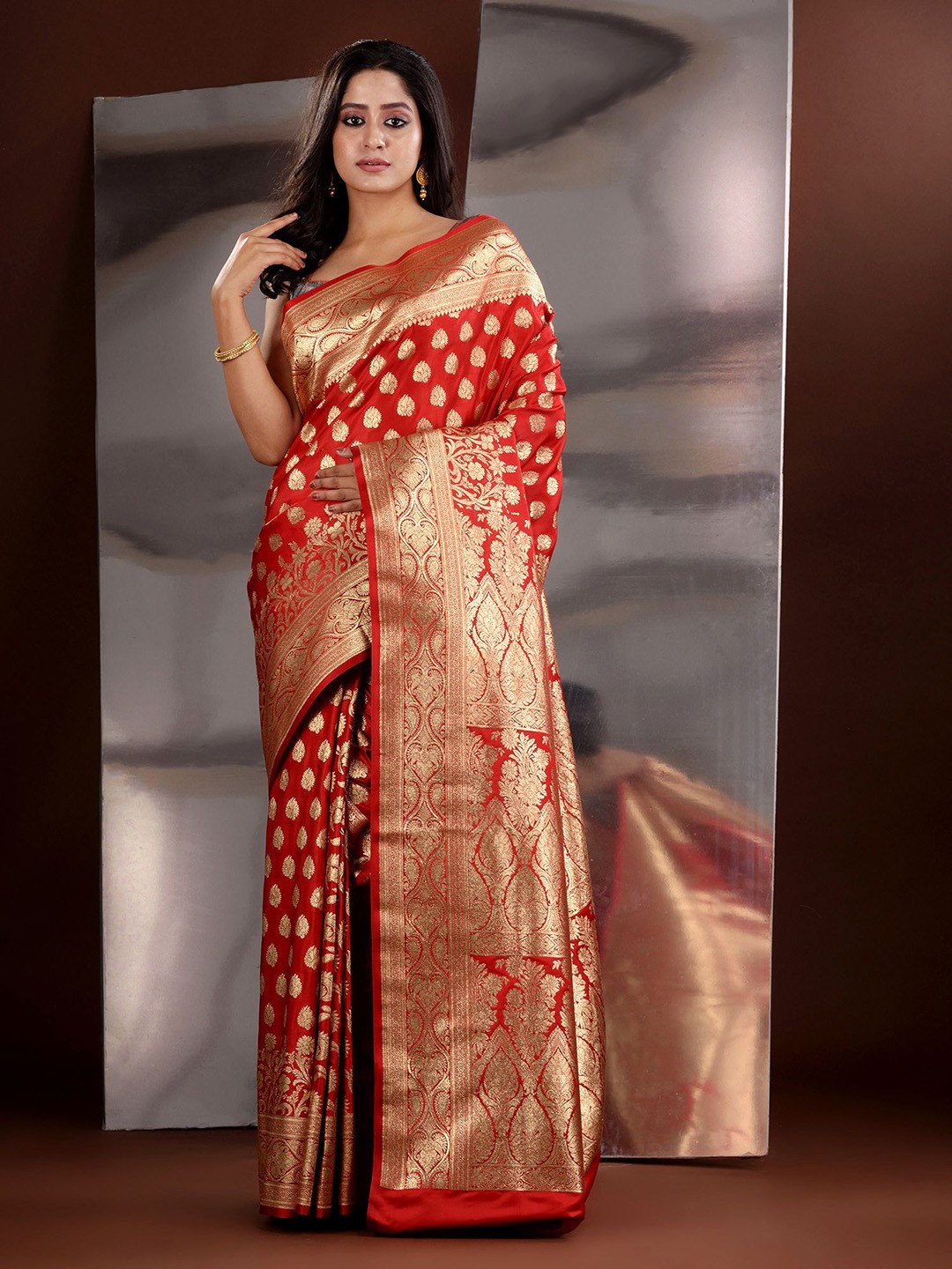 

Charukriti Woven Design Zari Banarasi Saree, Red