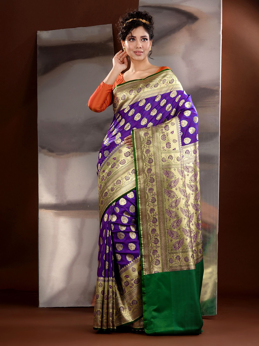 

Charukriti Ethnic Motifs Woven Design Zari Banarasi Saree, Violet