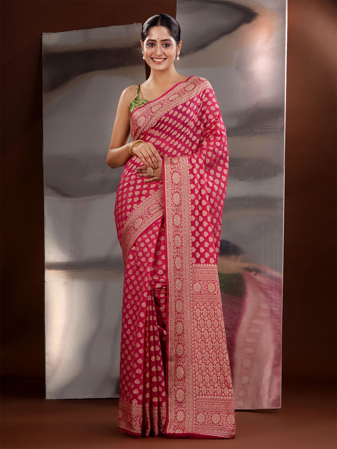 

Charukriti Woven Design Zari Saree, Fuchsia