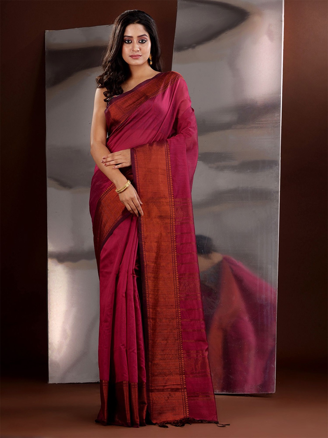 

Charukriti Woven Design Zari Saree, Magenta