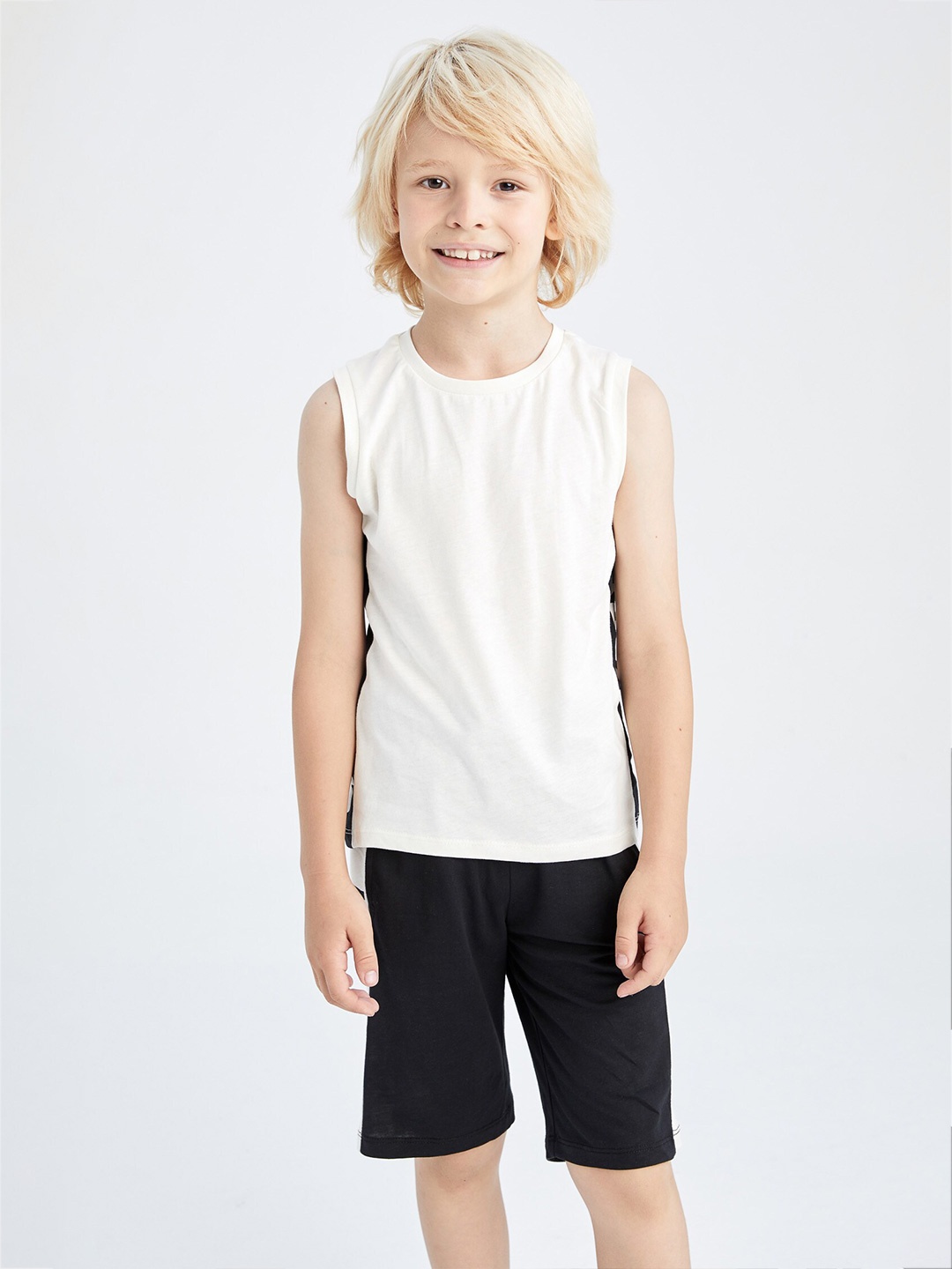 

DeFacto Boys Pure Cotton T-shirt With Shorts, White