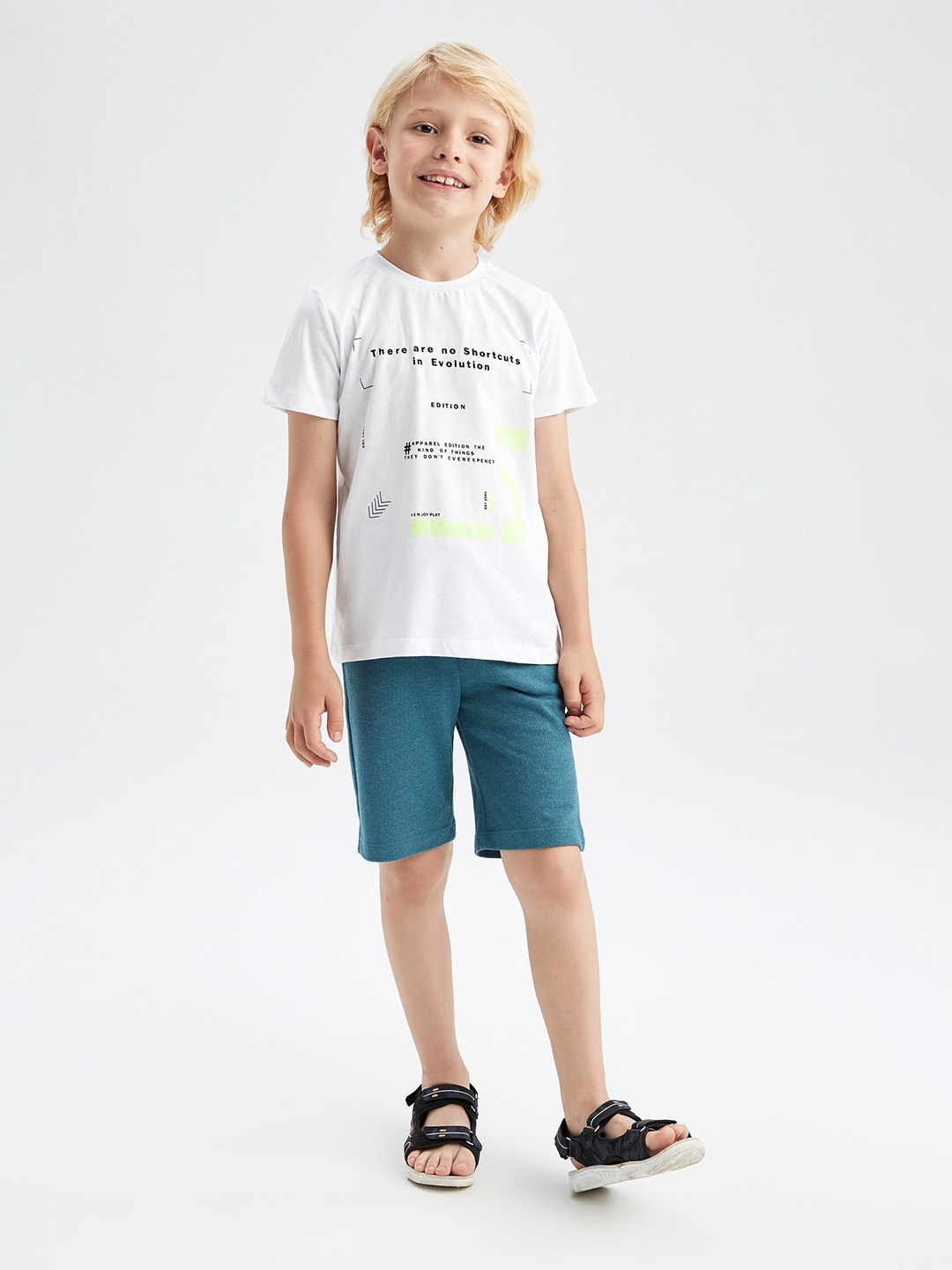 

DeFacto Boys Printed T-shirt with Shorts, White