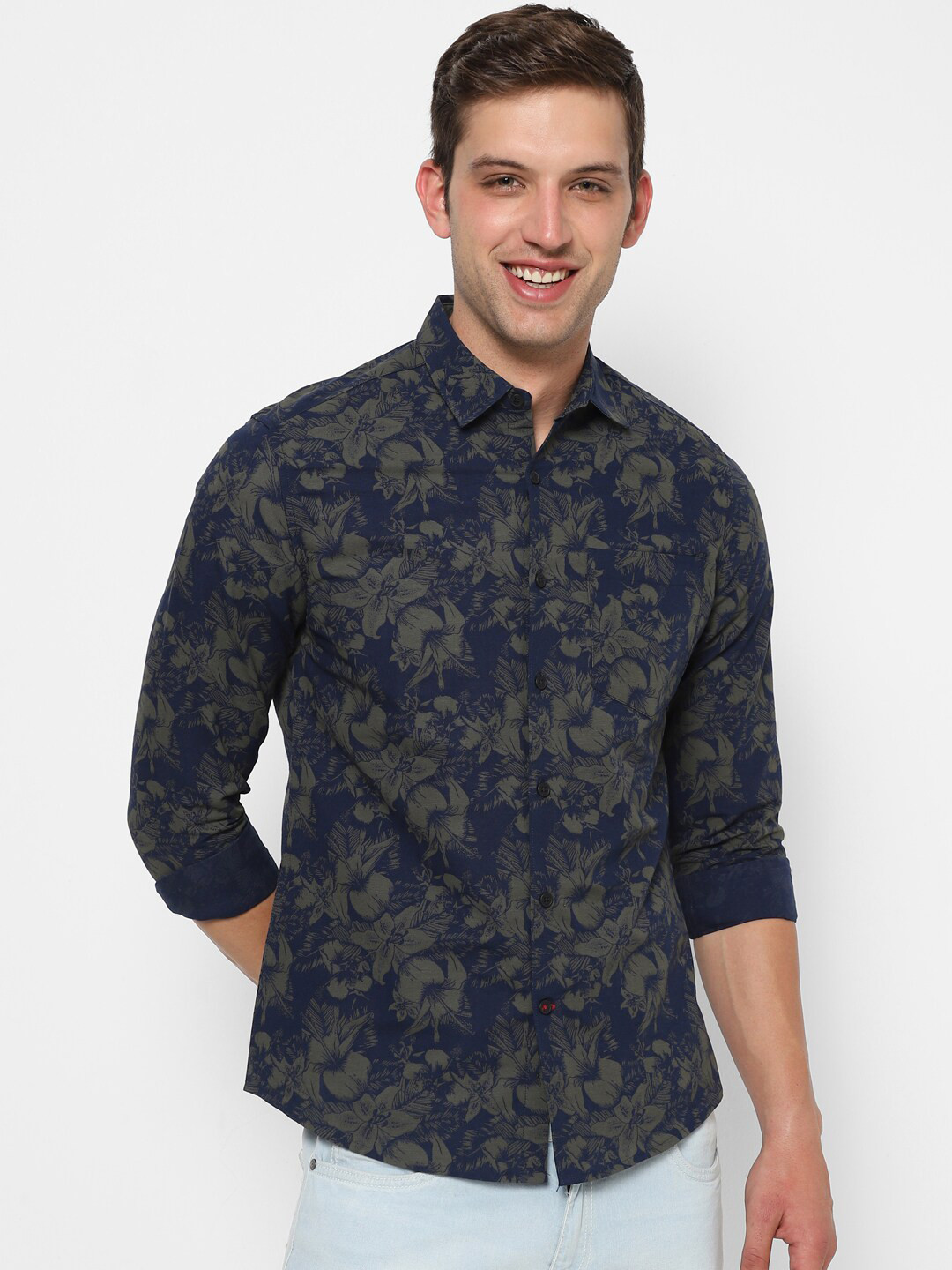 

VASTRADO Men Floral Printed Casual Cotton Shirt, Navy blue