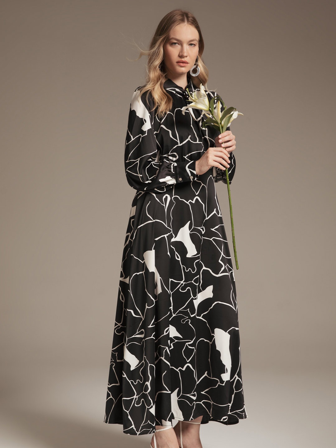 

DeFacto Abstract Printed Fit & Flare Maxi Dress, Black