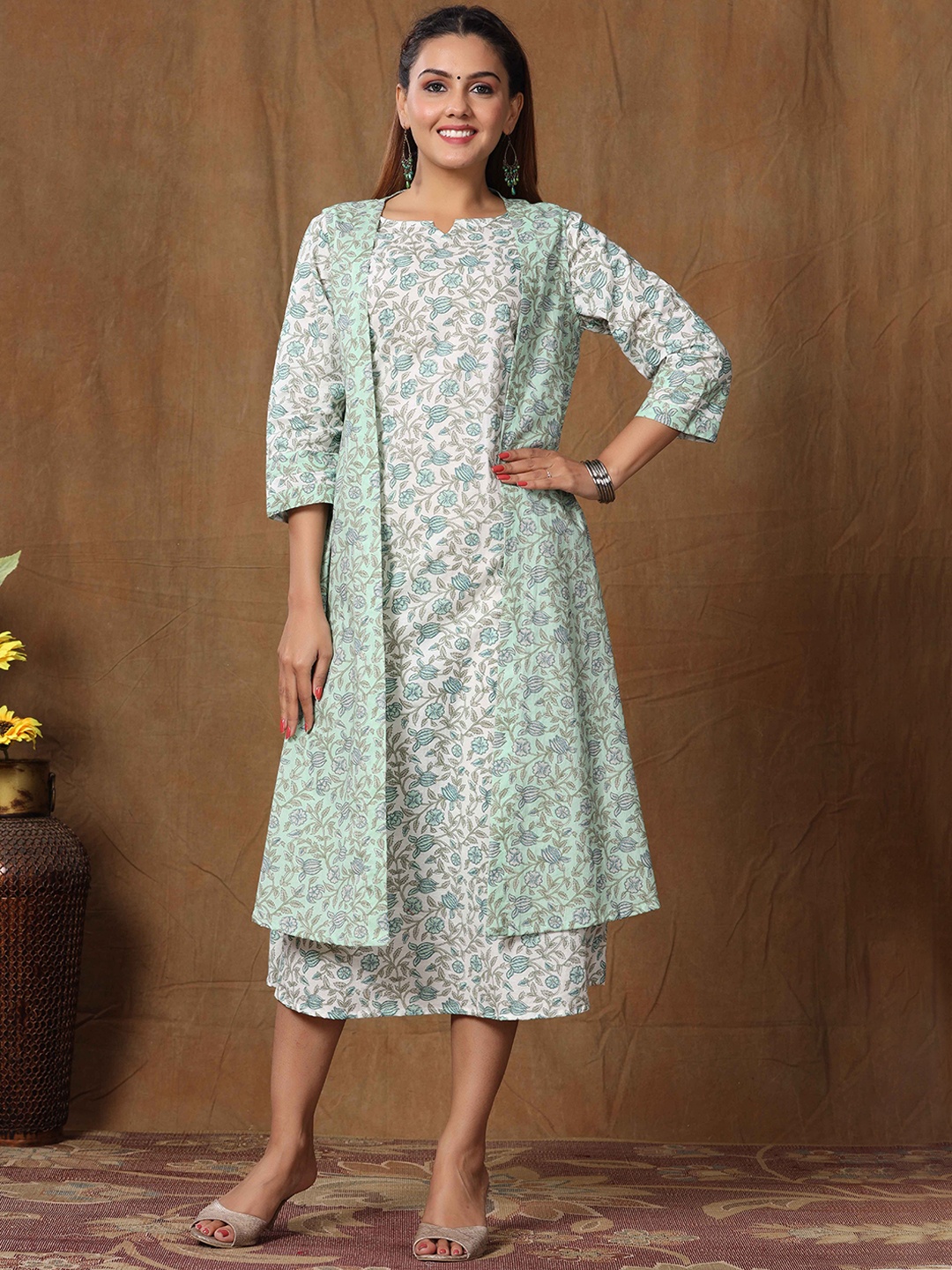 

MIRAVAN Women Floral Printed Cotton Kurta, Green