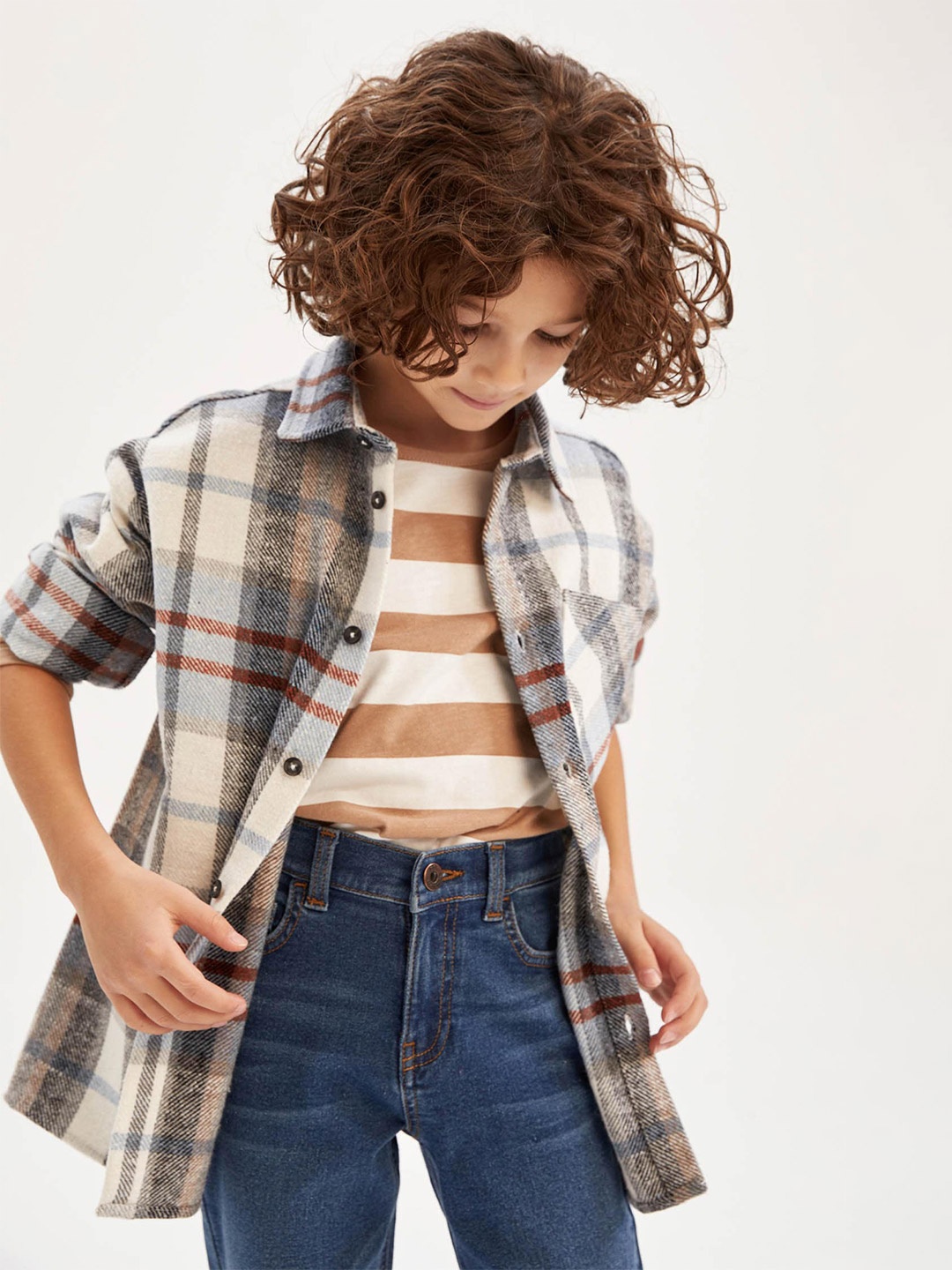 

DeFacto Boys Grey Checked Cut-Away Collar Casual Shirt