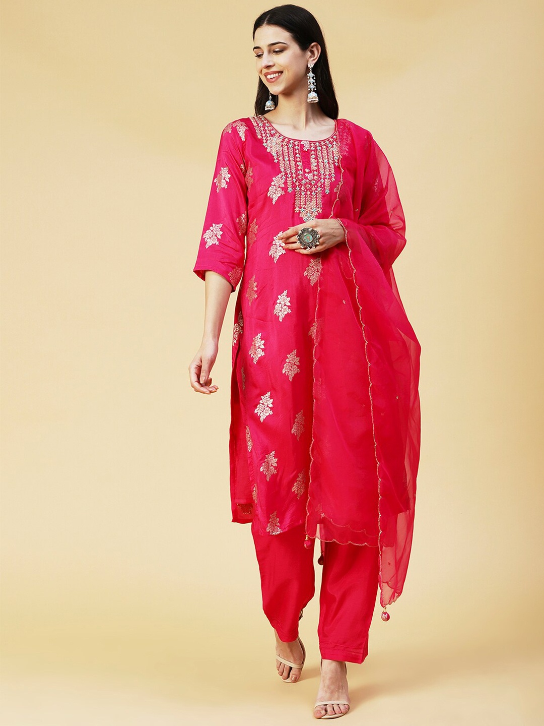 

FASHOR Women Floral Printed Beads and Stones Kurta with Trousers & Dupatta, Fuchsia