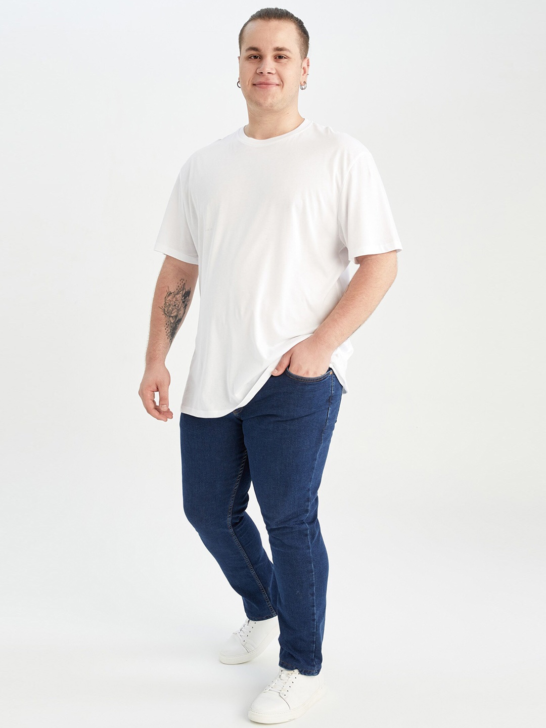 

DeFacto Plus Size Men Mid Rise Clean Look Jeans, Blue