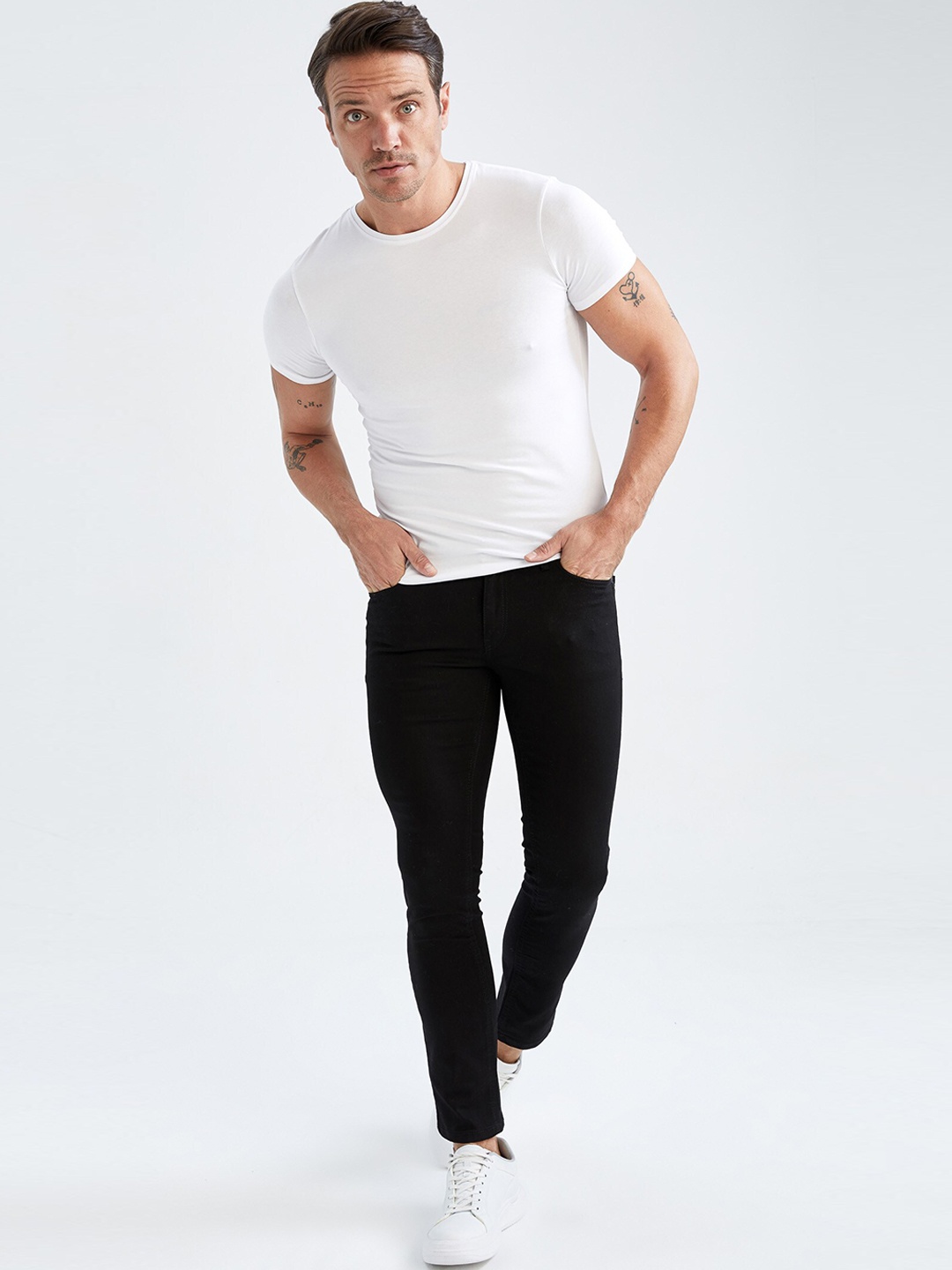 

DeFacto Men Mid Rise Clean Look Jeans, Black