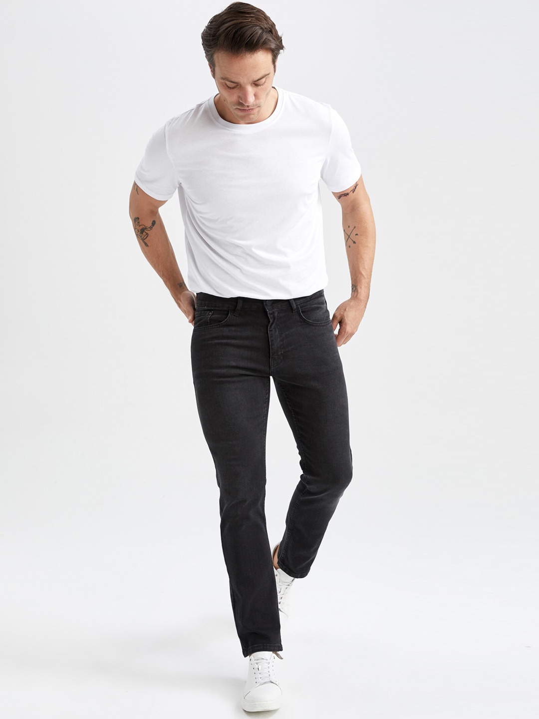 

DeFacto Men Mid-Rise Regular Fit Cropped Jeans, Black