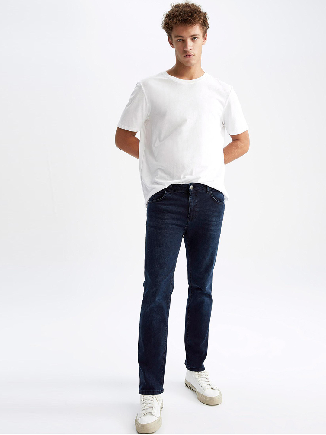 

DeFacto Men Mid Rise Light Fade Jeans, Navy blue