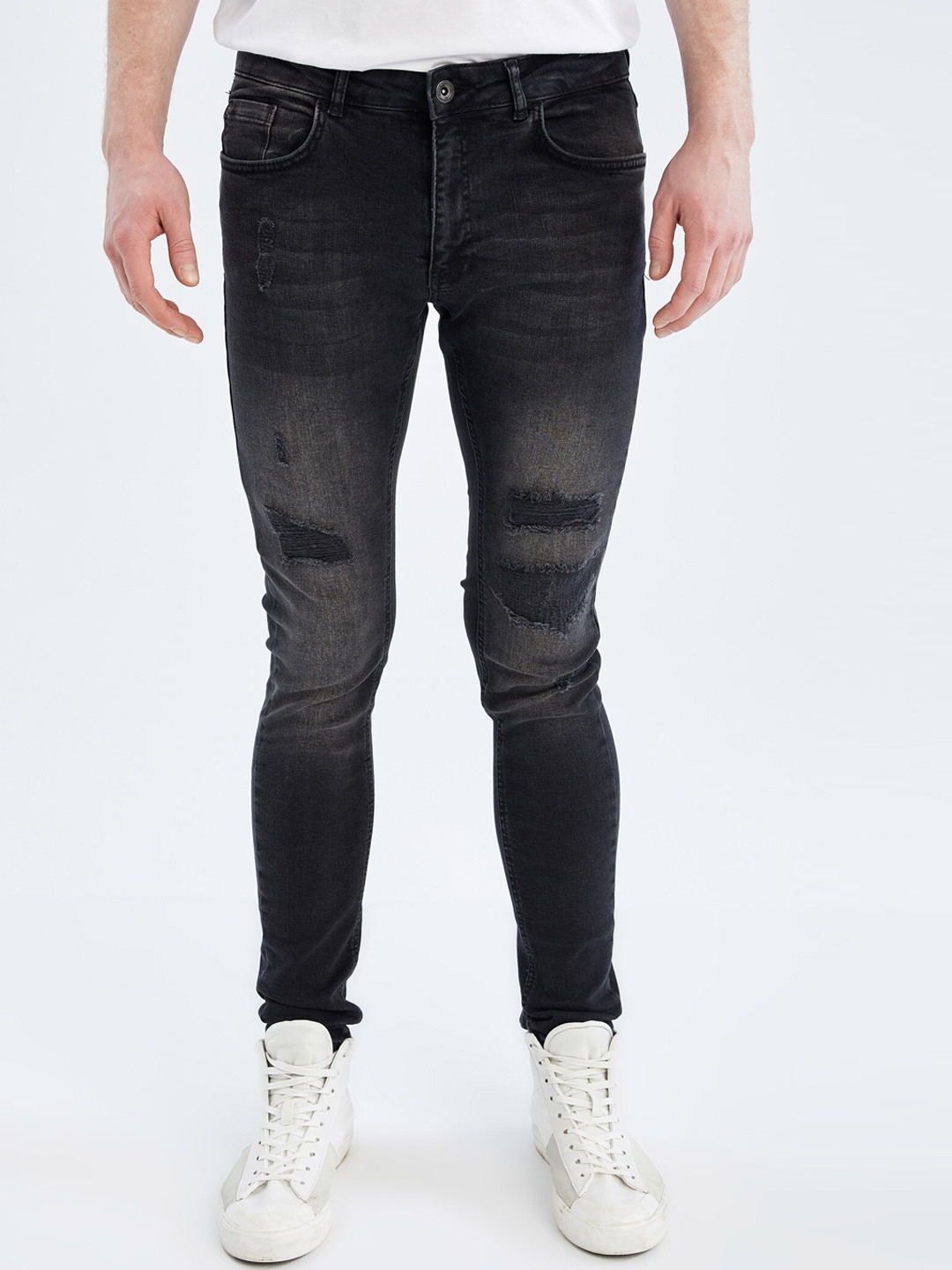 

DeFacto Men Mildly Distressed Heavy Fade Jeans, Black