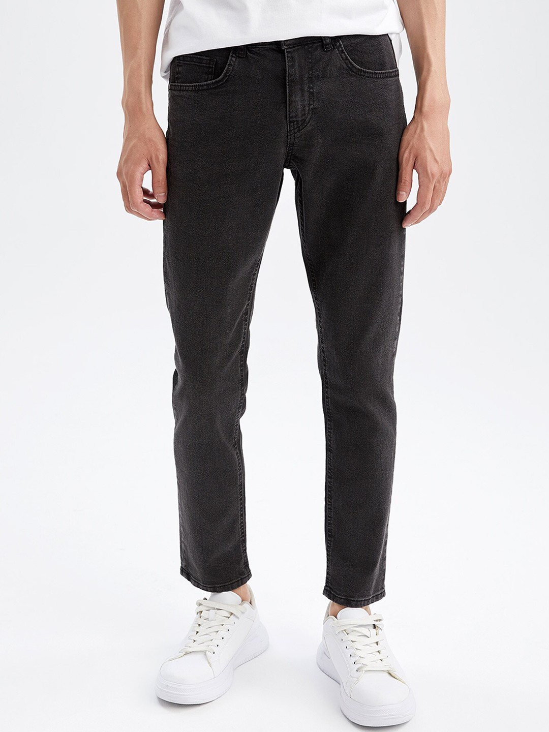 

DeFacto Men Mid Rise Clean Look Jeans, Black