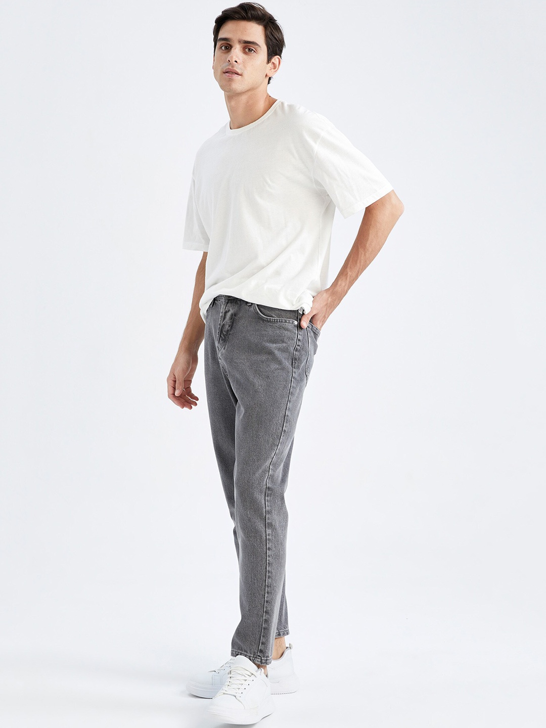 

DeFacto Men Pure Cotton Light Fade Jeans, Grey