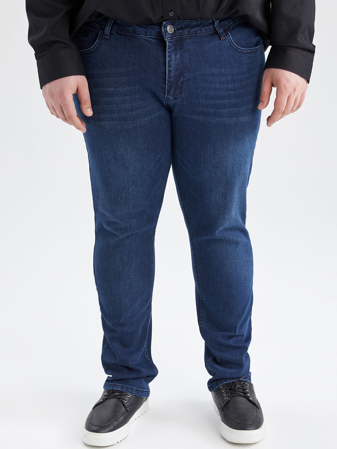 

DeFacto Men Mid Rise Clean Look Light Fade Jeans, Blue
