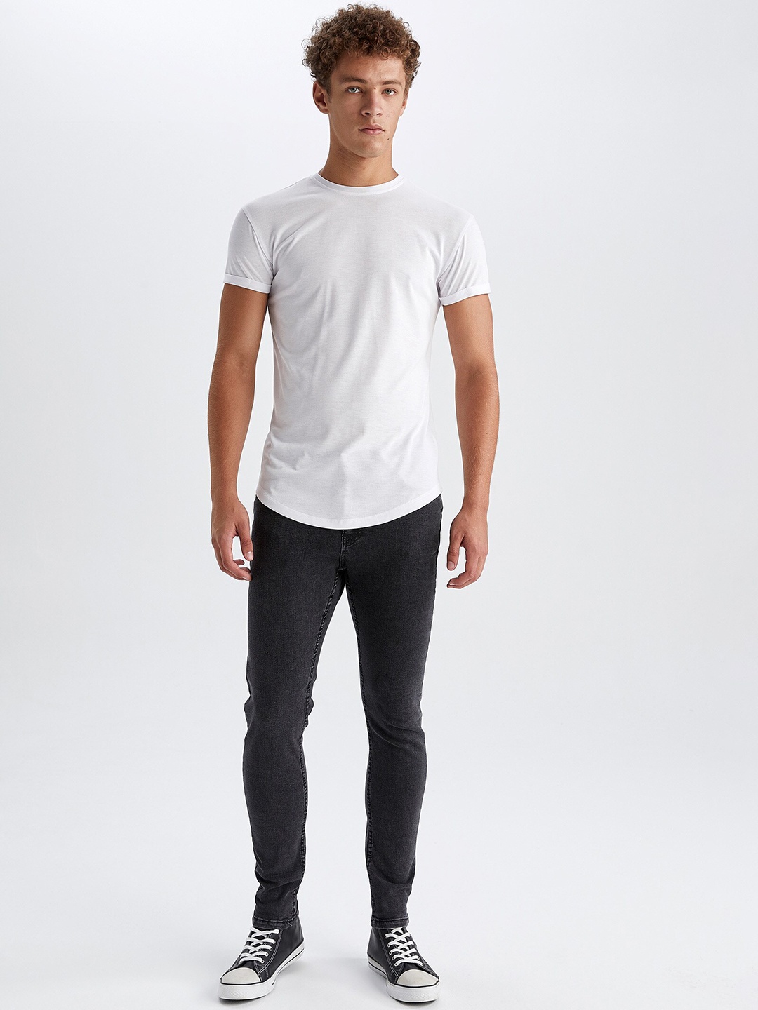

DeFacto Men Mid Rise Clean Look Jeans, Black
