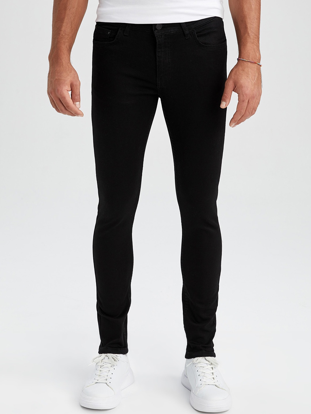 

DeFacto Men Mid Rise Clean Look Jeans, Black