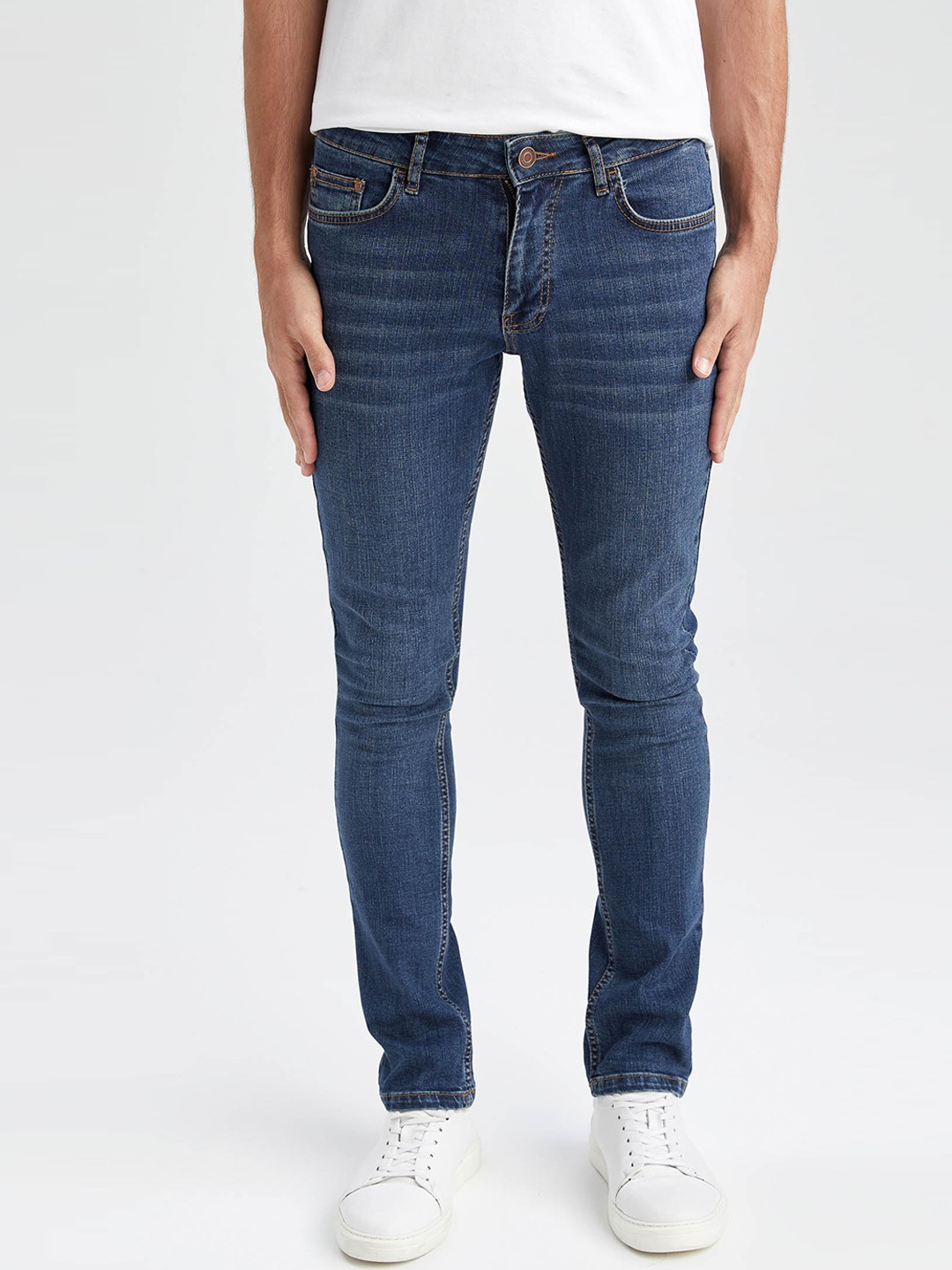 

DeFacto Men Mid Rise Light Fade Jeans, Blue