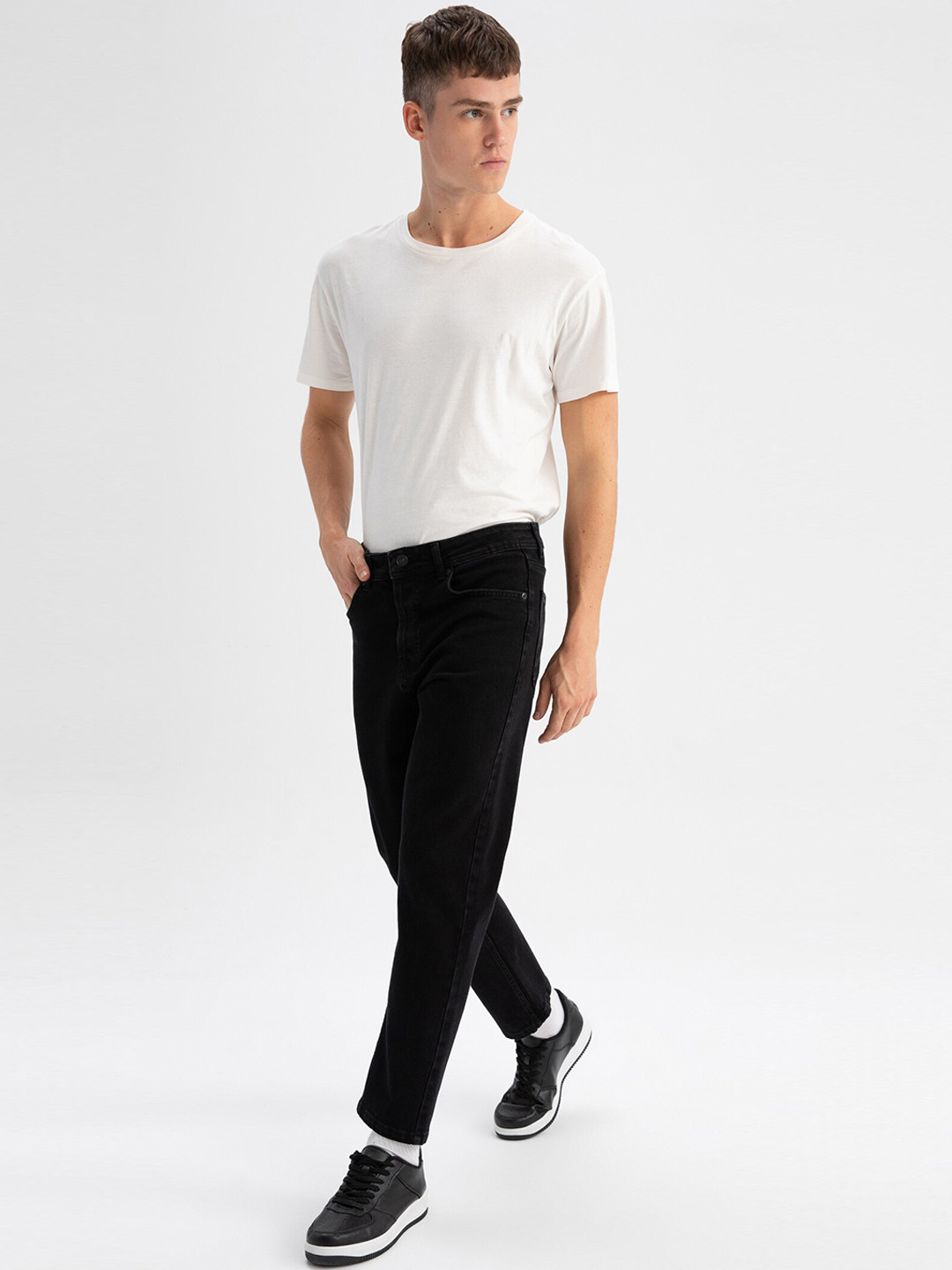 

DeFacto Men Mid-Rise Regular Fit Jeans, Black