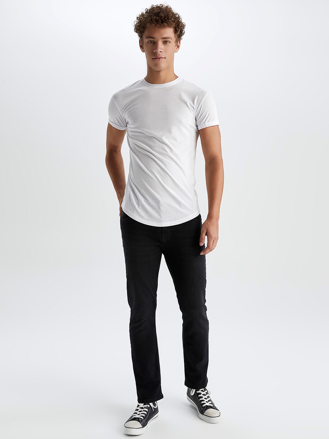 

DeFacto Men Mid Rise Clean Look Jeans, Black