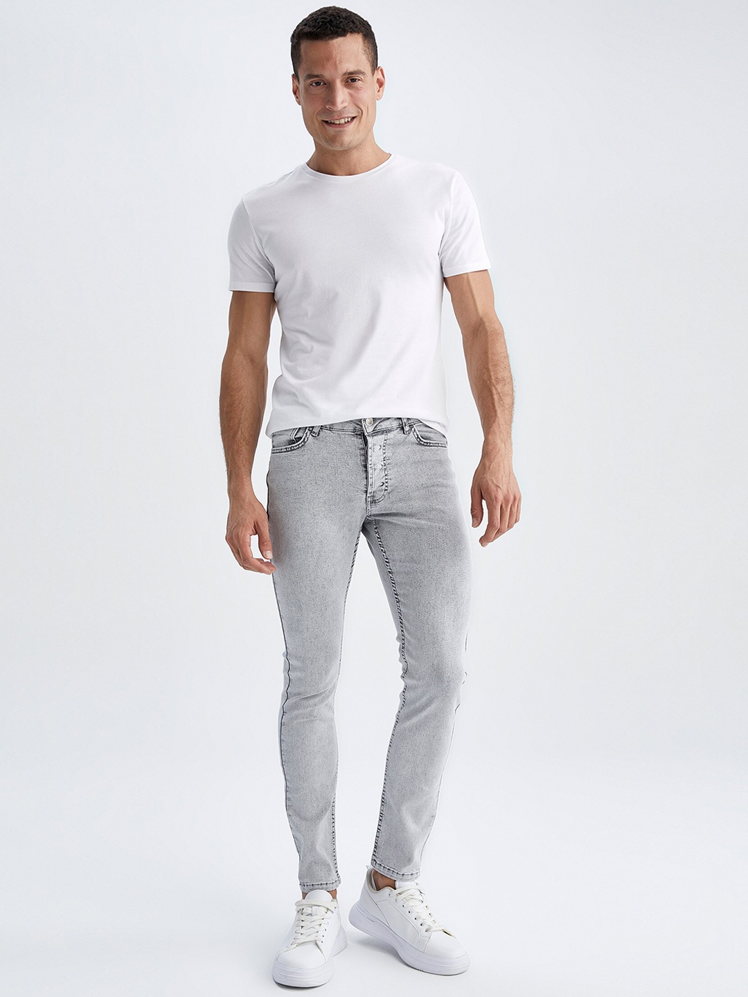

DeFacto Men Regular Fit Heavy Fade Jeans, Grey