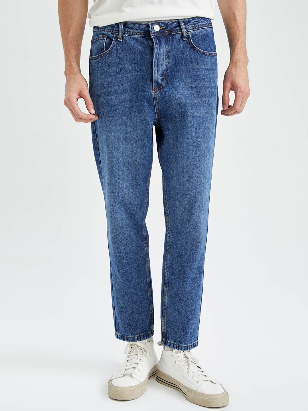 

DeFacto Men Mid Rise Clean Look Pure Cotton Light Fade Jeans, Blue