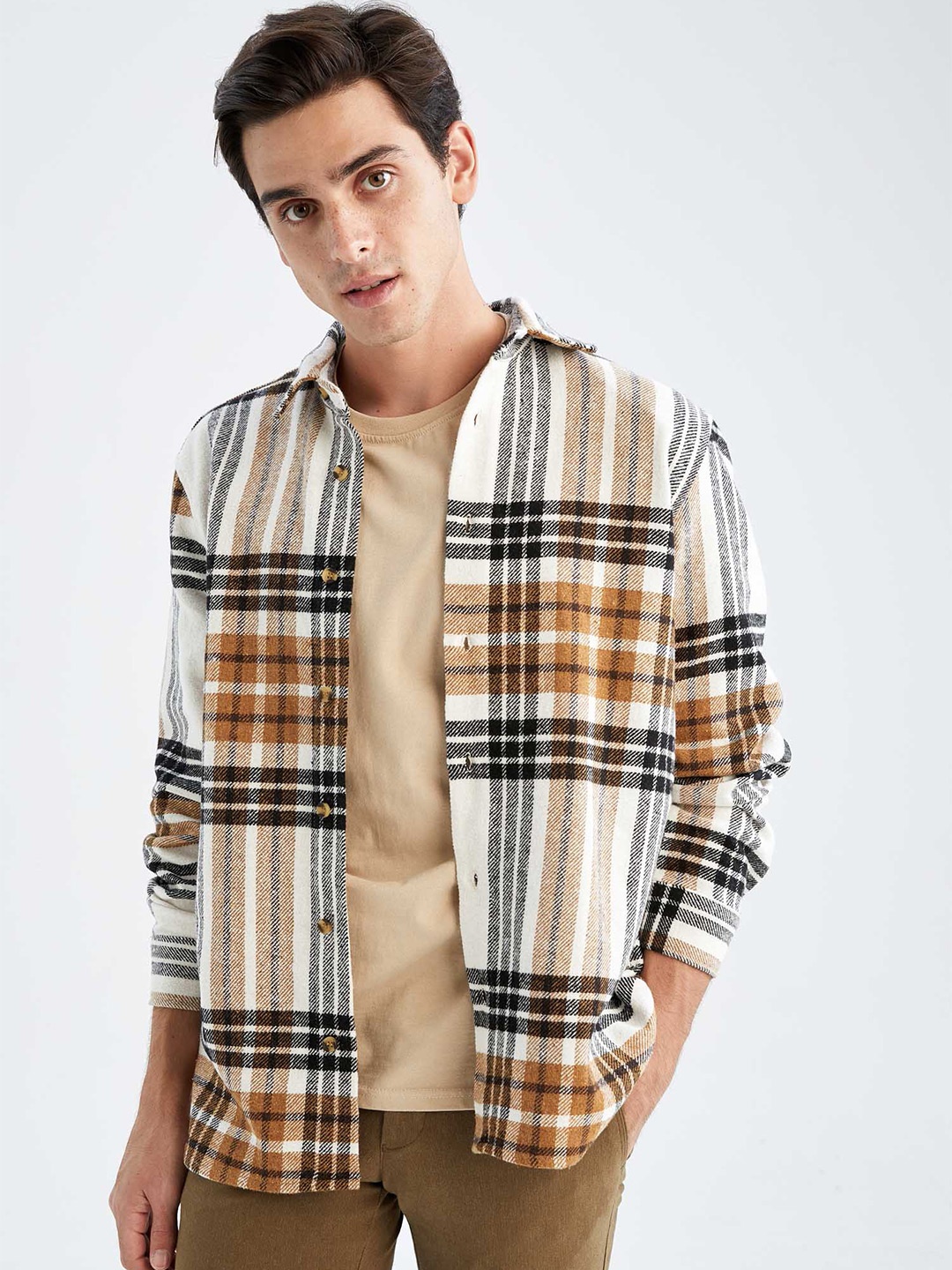 

DeFacto Men Checked Cut-Away Collar Casual Shirt, Brown