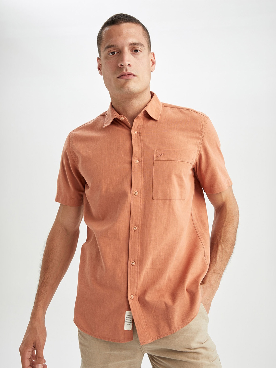 

DeFacto Men Cutaway Collar Cotton Casual Shirt, Peach