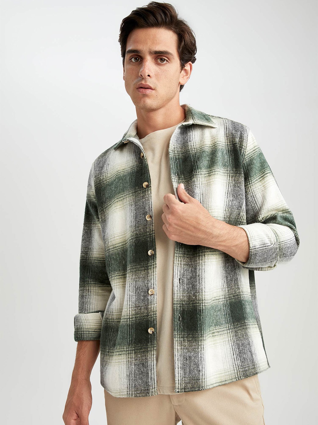 

DeFacto Men Checked Cutaway Collar Casual Shacket, Cream