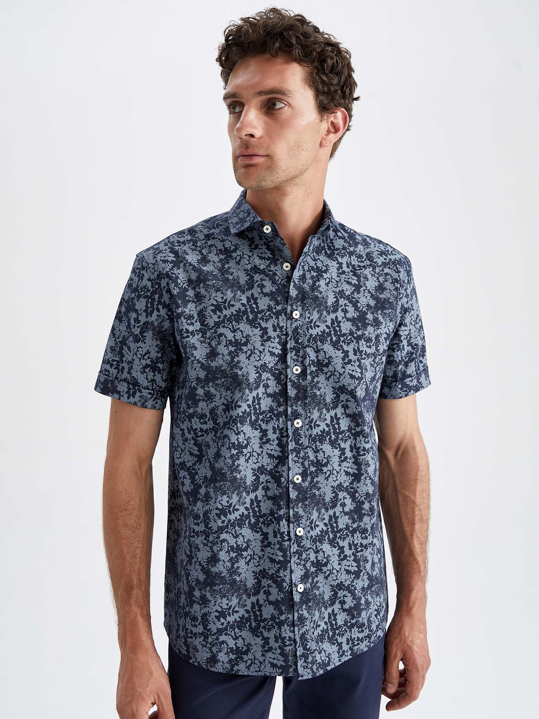 

DeFacto Men Floral Printed Cotton Casual Shirt, Navy blue