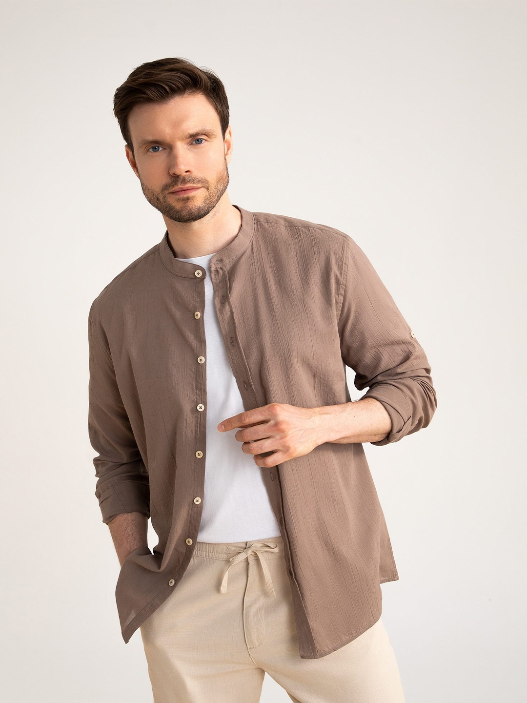 

DeFacto Men Mandarin Collar Pure Cotton Casual Shirt, Brown