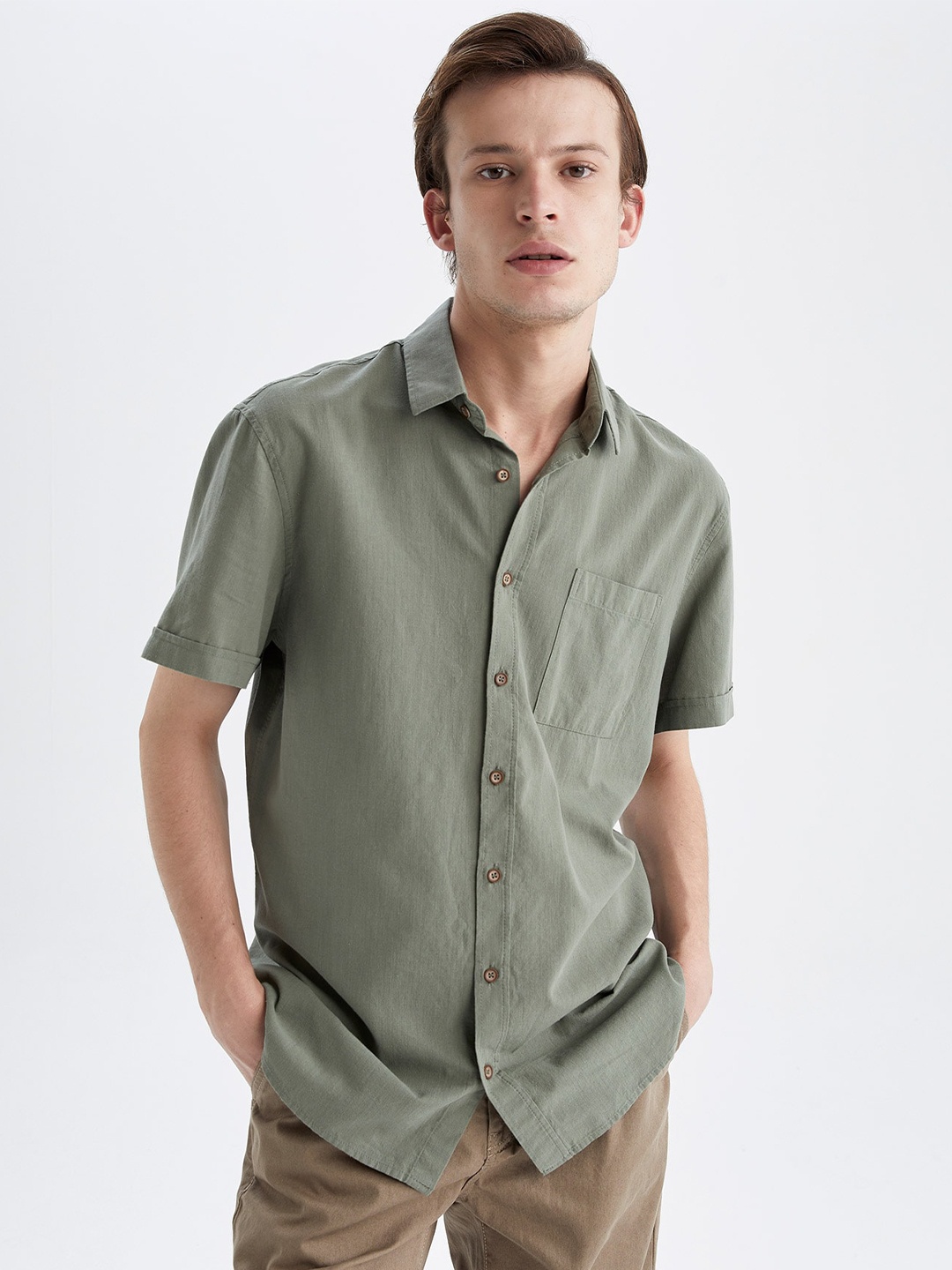 

DeFacto Men Pure Cotton Regular Fit Casual Shirt, Green