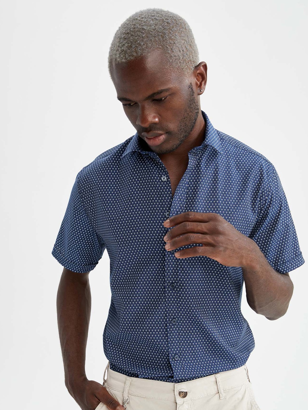 

DeFacto Men Printed Regular Fit Short Sleeves Casual Shirt, Navy blue