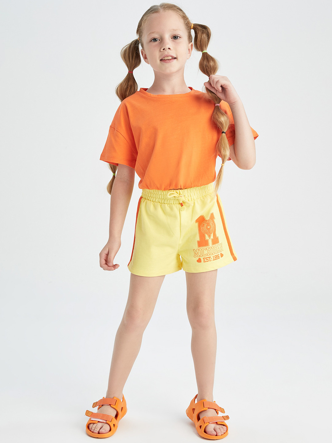 

DeFacto Girls Cotton Typography Printed Shorts, Yellow