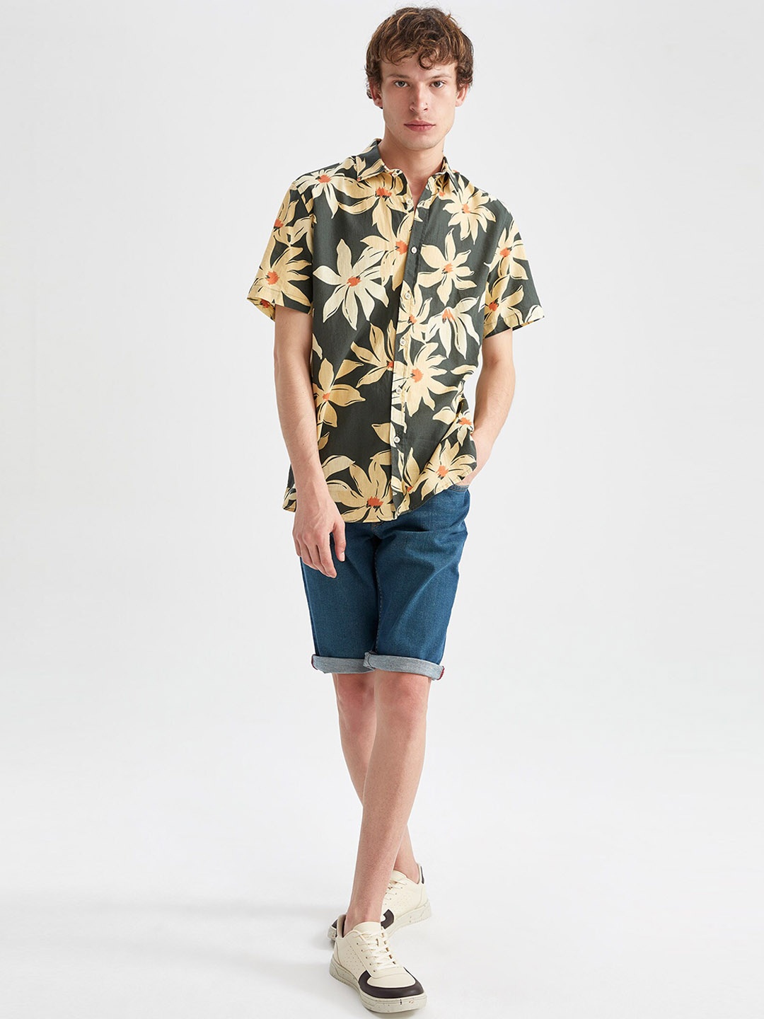 

DeFacto Men Cotton Denim Shorts, Green
