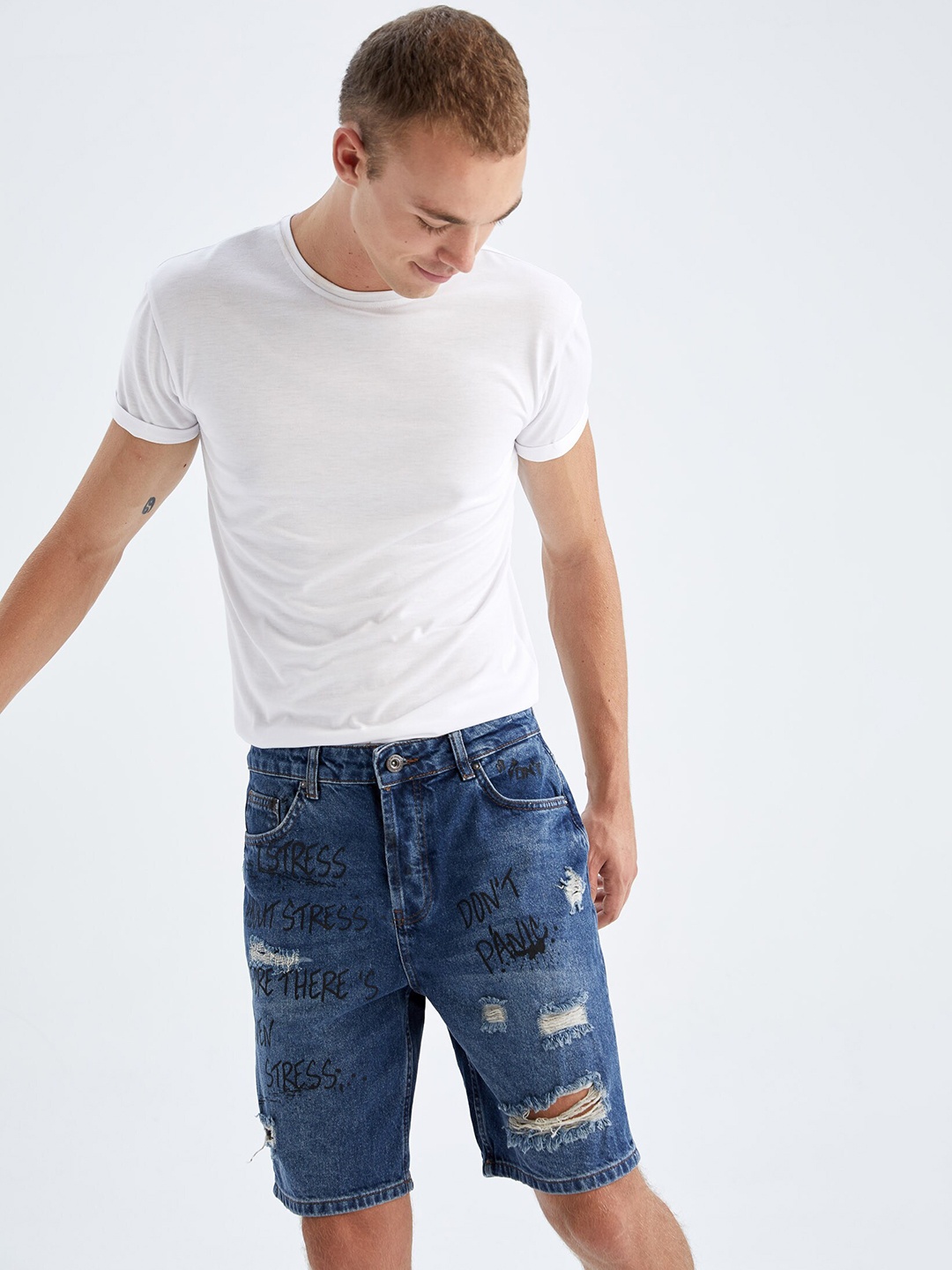 

DeFacto Men Typography Printed Cotton Denim Shorts, Blue