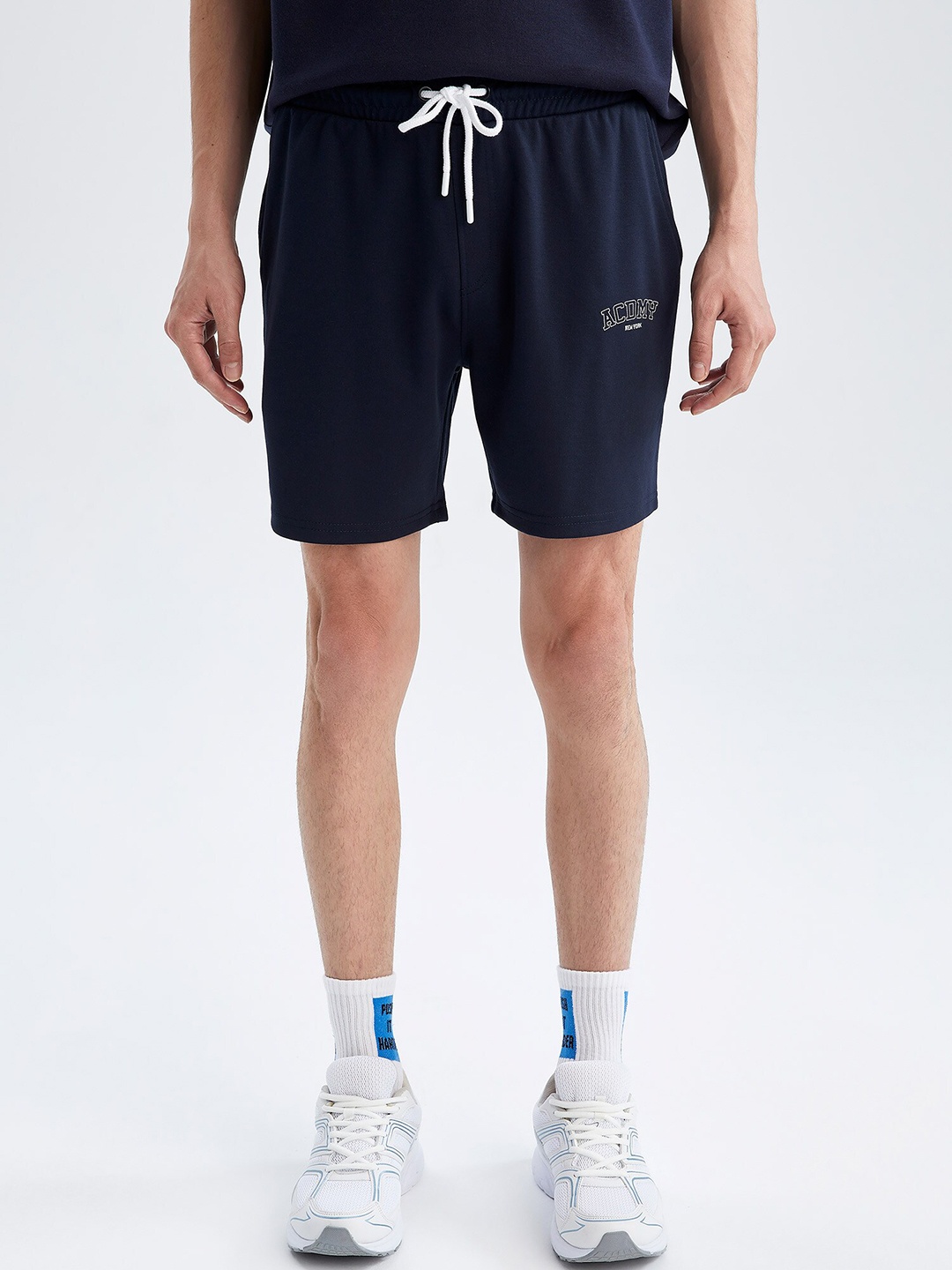 

DeFacto Men Mid-Rise Sports Shorts, Navy blue