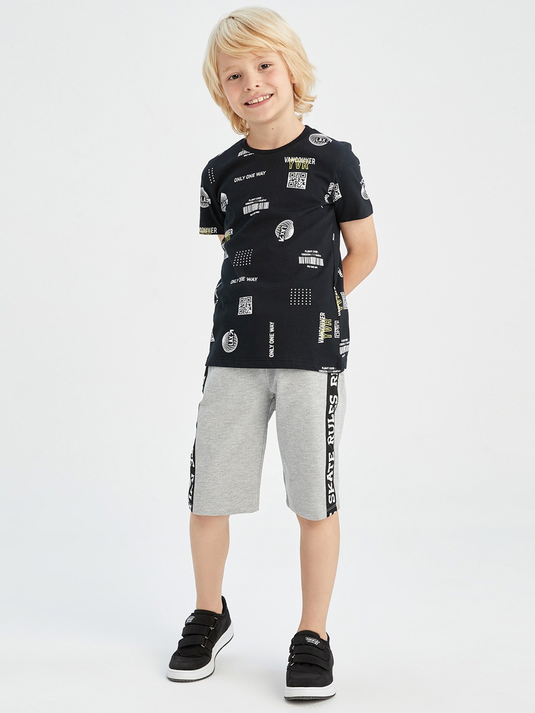 

DeFacto Boys Mid Rise Shorts, Grey