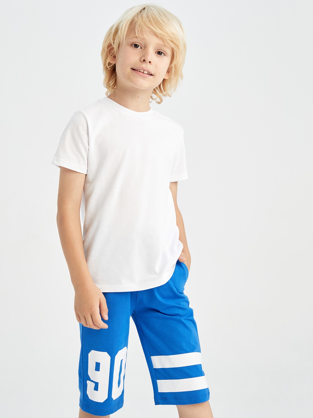 

DeFacto Boys Mid-Rise Pure Cotton Regular Shorts, Blue