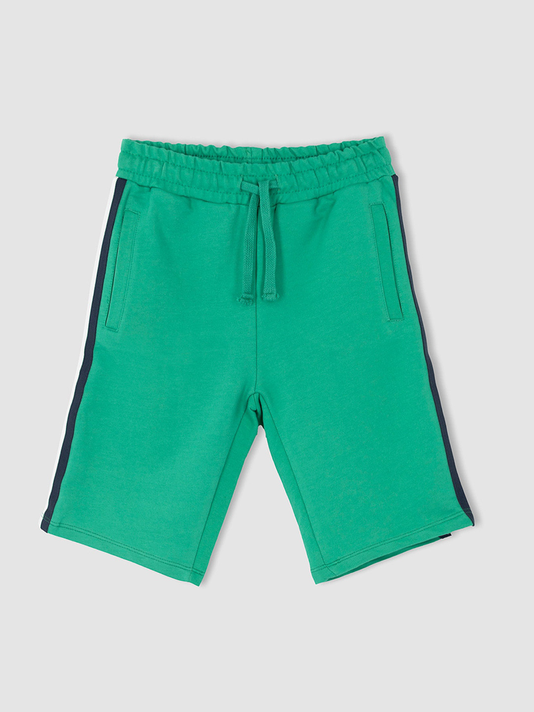 

DeFacto Boys Mid-Rise Regular Fit Shorts, Green