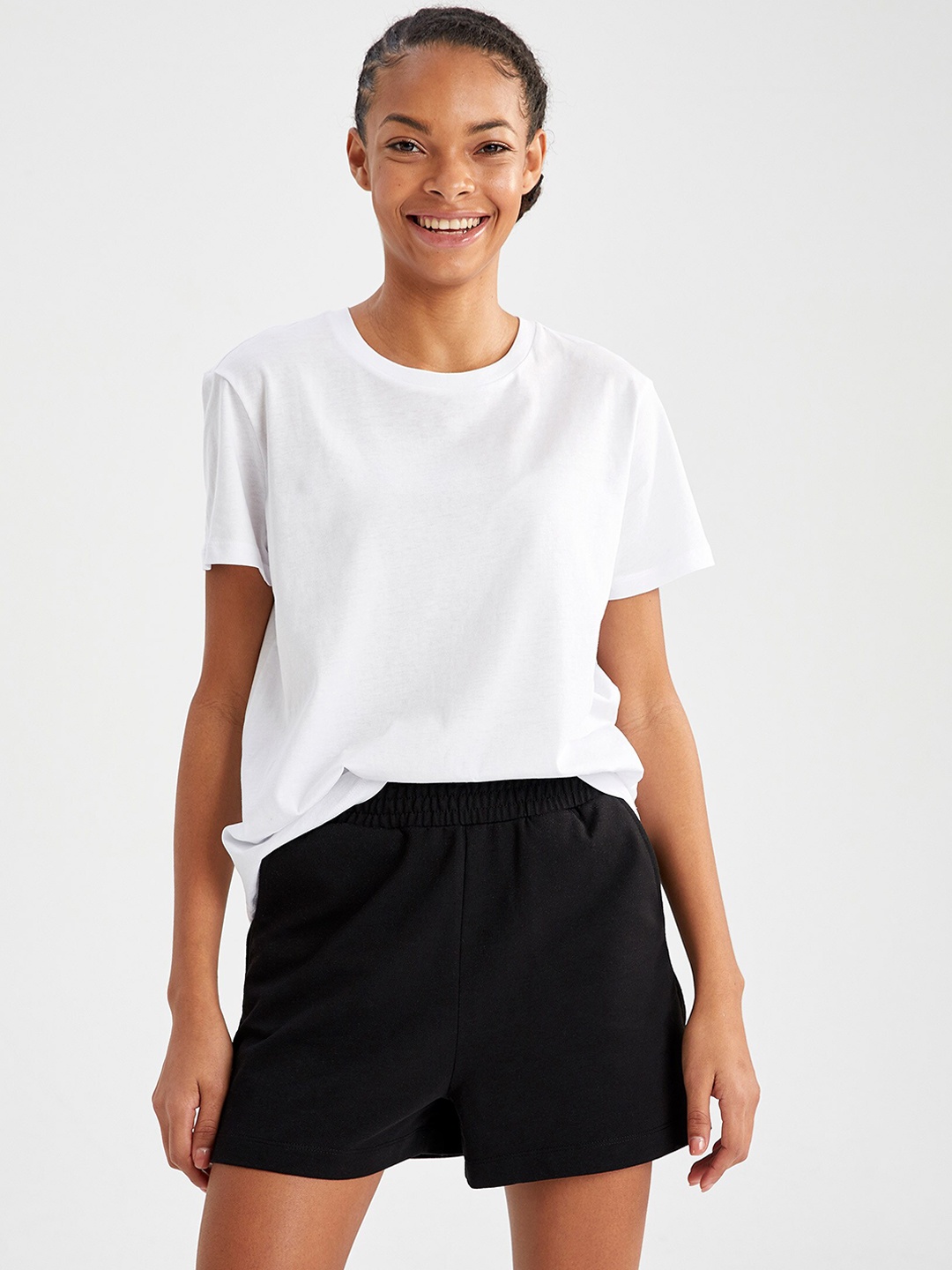 

DeFacto Women Black Shorts