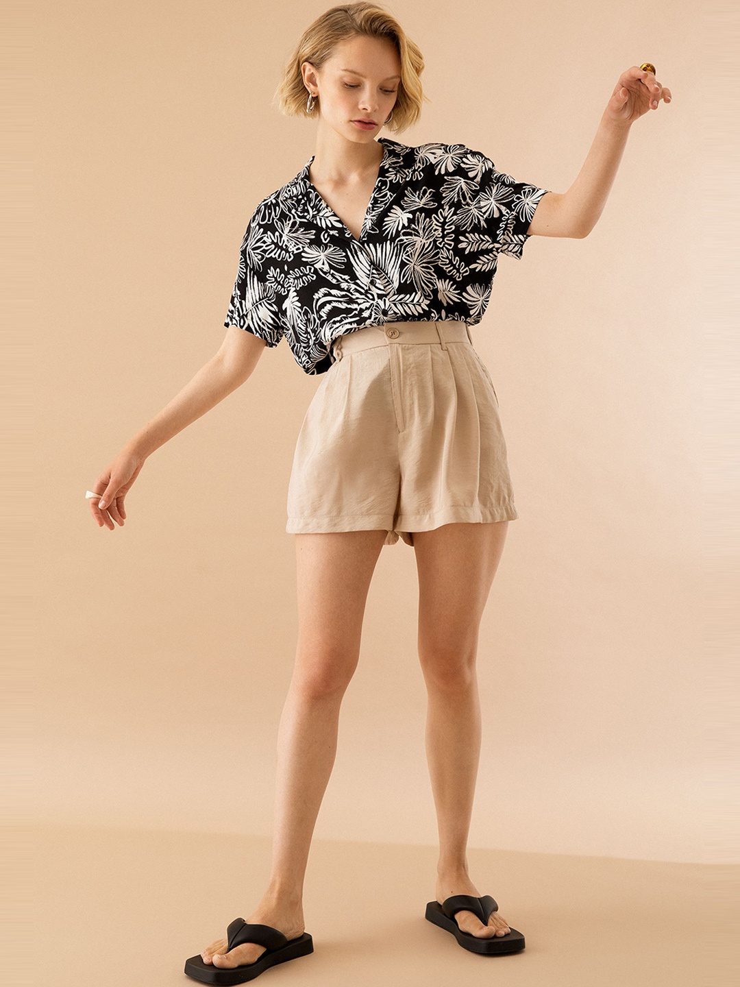 

DeFacto Women Mid-Rise Shorts, Nude