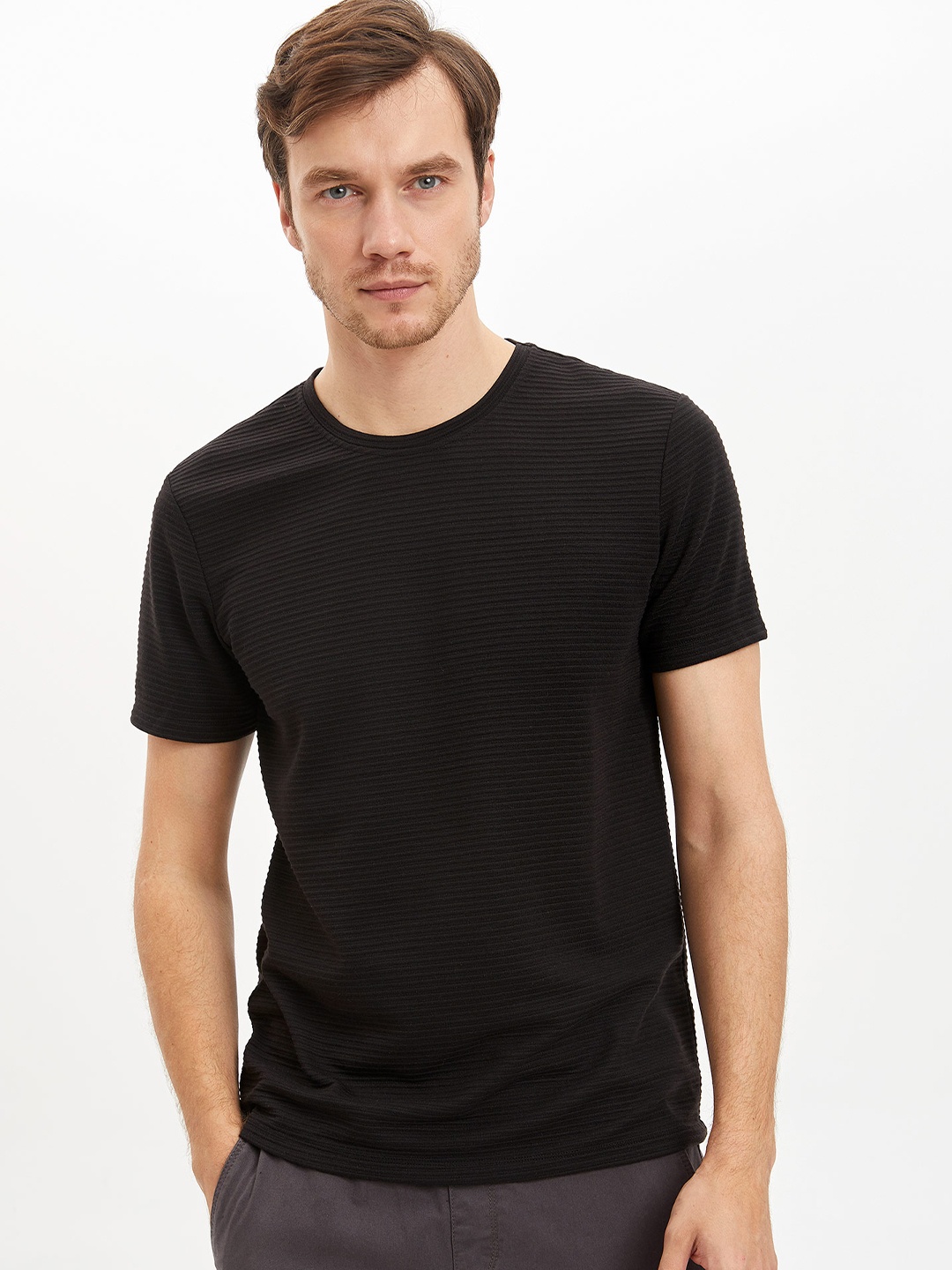 

DeFacto Men Regular Fit Round Neck Short Sleeves T-shirt, Black